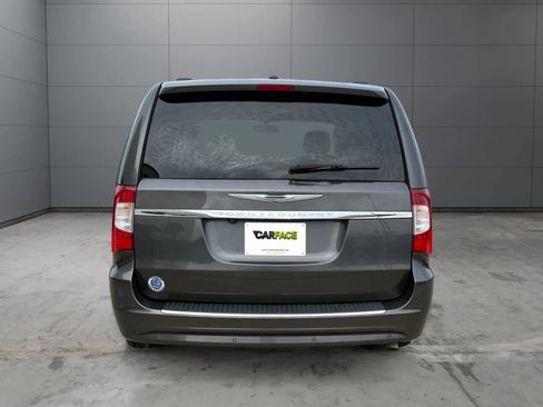 Used 2016 Chrysler Town & Country Touring-L w/ Driver Convenience Group FWD image 10
