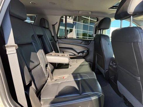 Used 2019 Chevrolet Tahoe LT w/ LT Signature Package AWD/4WD image 12