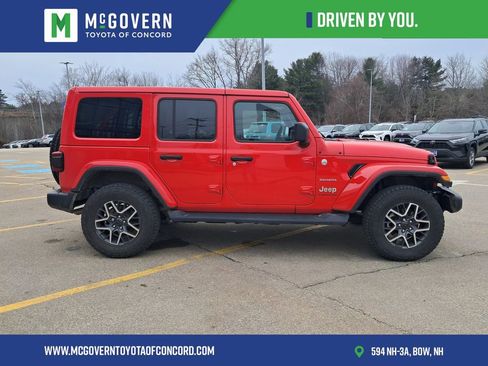 Used 2024 Jeep Wrangler Sahara image 7