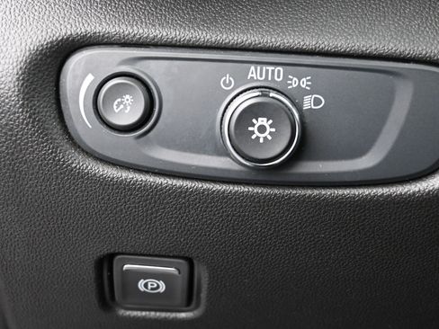 Used 2025 Chevrolet Blazer LT FWD image 16