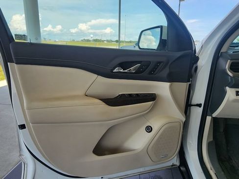 Used 2023 GMC Acadia Denali w/ Denali Technology Package FWD image 13