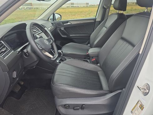 Used 2024 Volkswagen Tiguan SE image 12