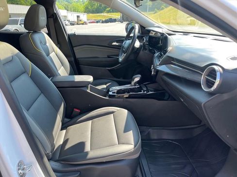 Used 2025 Chevrolet Trax ACTIV w/ Sunroof Package FWD image 31
