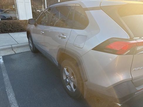 Used 2022 Toyota RAV4 XLE w/ Convenience Package image 11