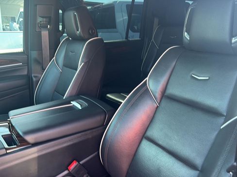 Used 2022 Cadillac Escalade ESV Premium Luxury RWD image 19
