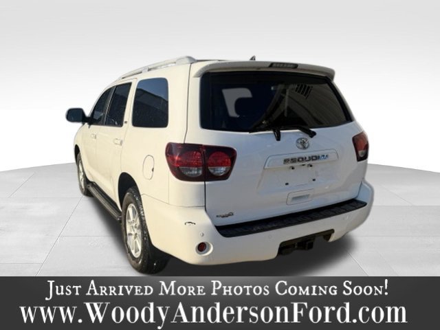Used 2018 Toyota Sequoia SR5 w/ Carpet Cargo Mat Package AWD/4WD image 4