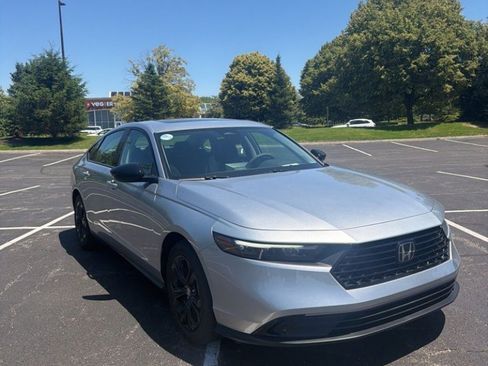 Used 2025 Honda Accord SE image 4