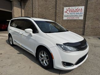 Used 2017 Chrysler Pacifica Touring image 1