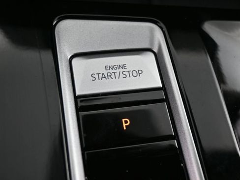 Used 2024 Volkswagen Atlas SE w/ Panoramic Sunroof Package FWD image 23