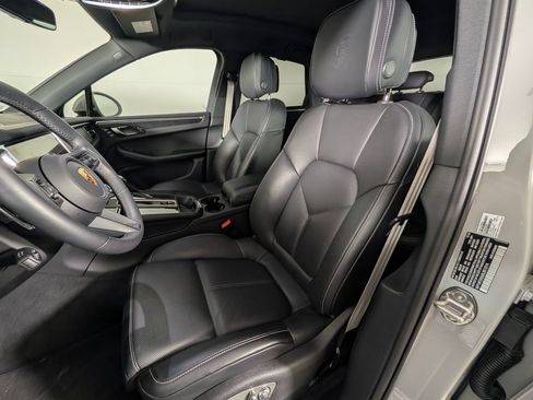 Certified 2025 Porsche Macan GTS AWD/4WD image 5