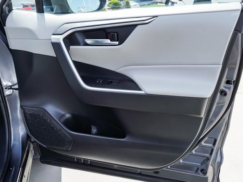 Used 2021 Toyota RAV4 XLE w/ Carpet Mat Package (TMS) AWD/4WD image 27