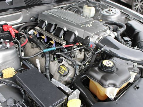 Used 2010 Ford Mustang GT RWD image 19