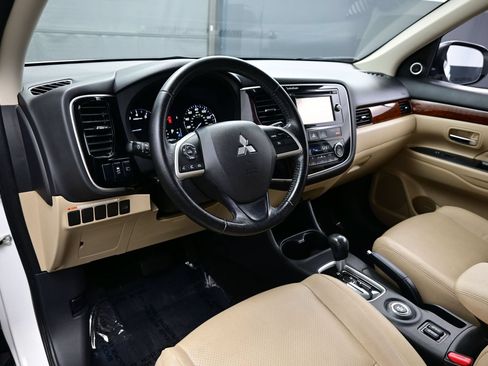 Used 2015 Mitsubishi Outlander SE AWD/4WD image 13