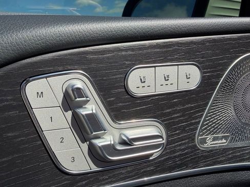 Used 2023 Mercedes-Benz GLS 450 4MATIC image 11