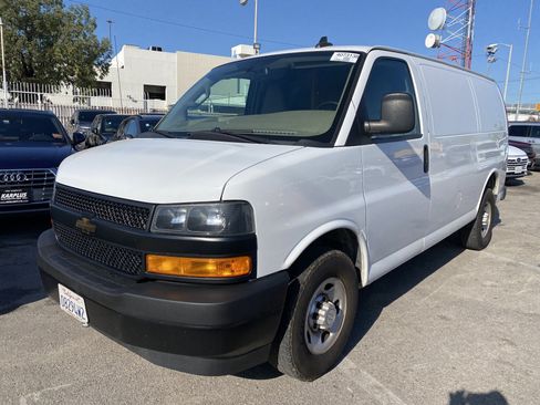Used 2019 Chevrolet Express 2500 w/ Driver Convenience Package RWD image 2