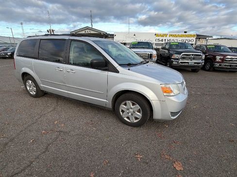 Used 2009 Dodge Grand Caravan SE w/ Climate Group image 2