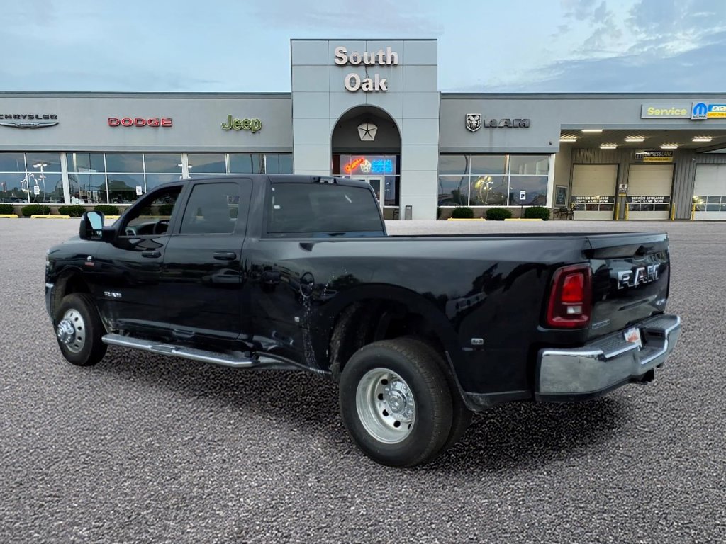New 2027 RAM 3500 Big Horn AWD/4WD image 4