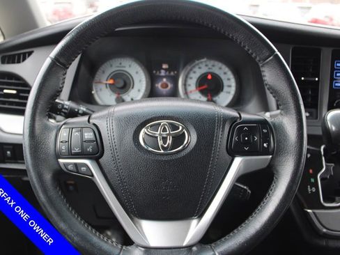 Used 2017 Toyota Sienna SE Premium image 35
