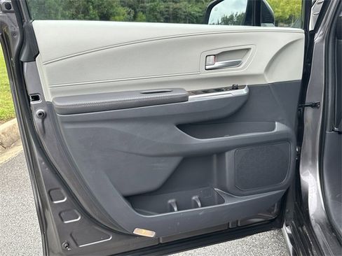 Used 2024 Toyota Sienna XLE image 11