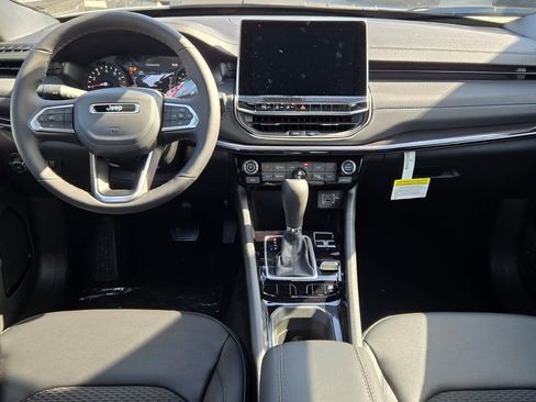 New 2026 Jeep Compass Latitude image 18