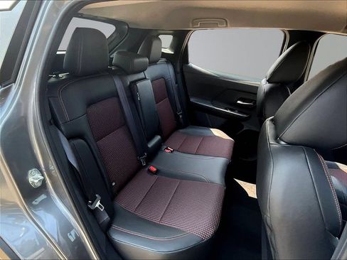 Used 2026 Nissan Kicks SR FWD image 10
