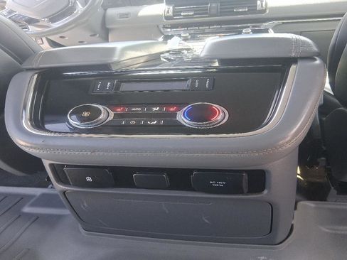 Used 2018 Lincoln Navigator Select RWD image 13