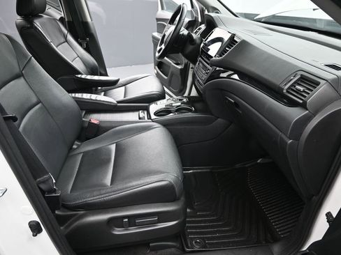 Used 2021 Honda Pilot Touring image 31