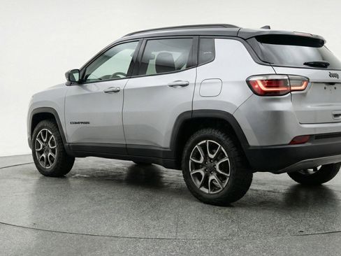 Used 2025 Jeep Compass Trailhawk AWD/4WD image 6