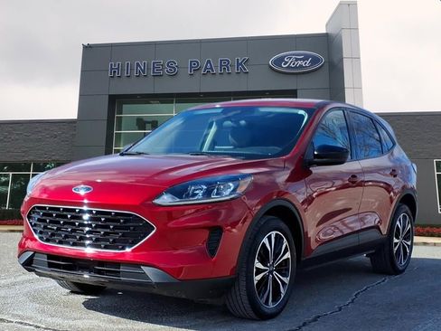 Used 2022 Ford Escape SE w/ SE Sport Appearance Package image 3