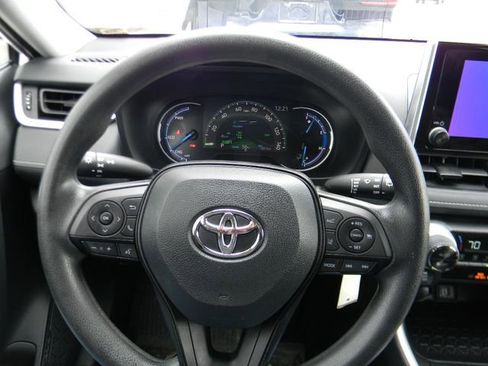 Used 2024 Toyota RAV4 LE AWD/4WD image 11