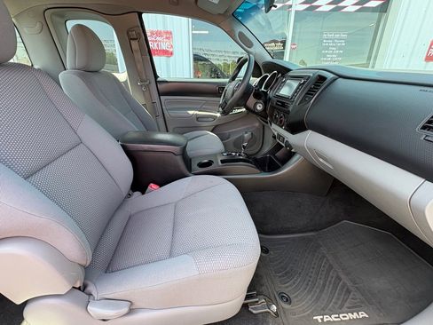 Used 2015 Toyota Tacoma 2WD Access Cab image 16