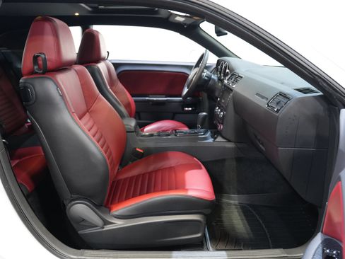 Used 2014 Dodge Challenger SXT RWD image 30