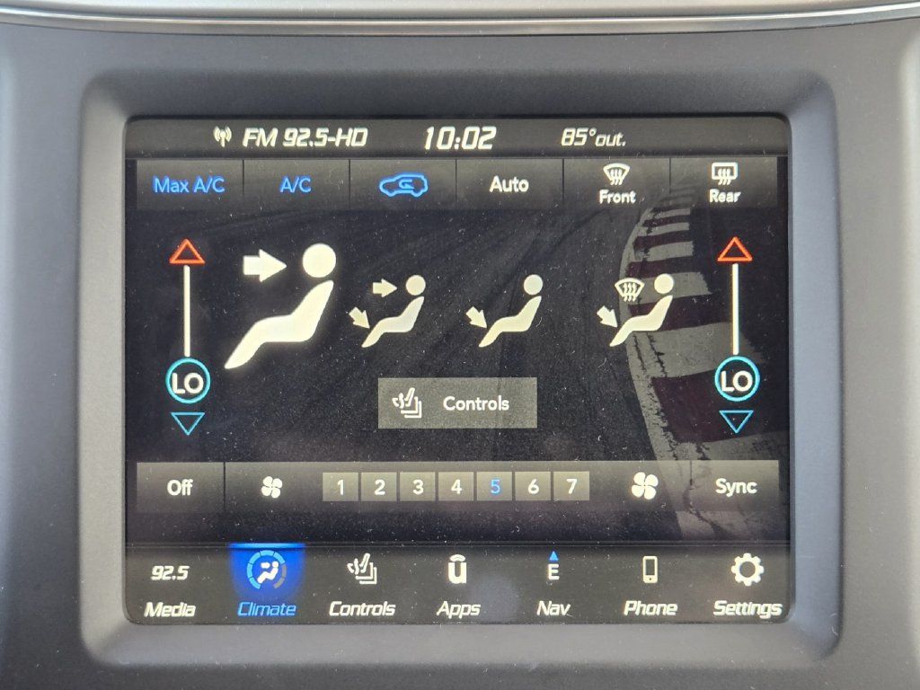 Used 2023 Jeep Cherokee Altitude Lux AWD/4WD image 19