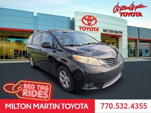 Used 2011 Toyota Sienna LE FWD image 1