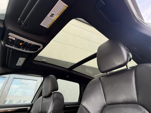 Used 2016 Porsche Cayenne S image 26