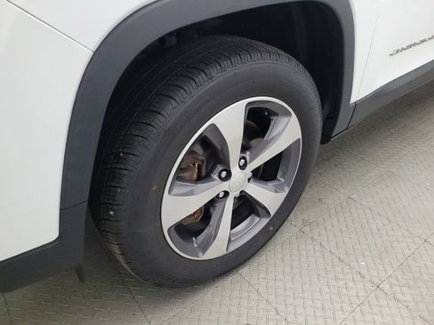 Used 2019 Jeep Cherokee Limited AWD/4WD image 31