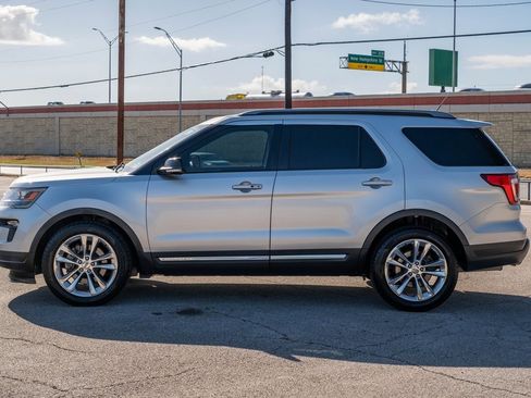 Used 2018 Ford Explorer XLT w/ Equipment Group 202A image 4