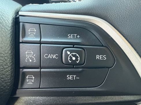 Used 2023 Jeep Grand Cherokee Altitude AWD/4WD image 27