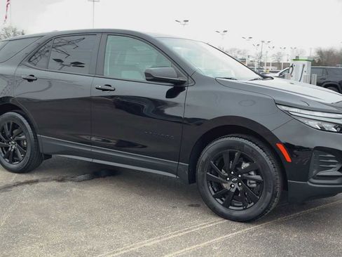 Used 2024 Chevrolet Equinox LS w/ LS Convenience Package image 4