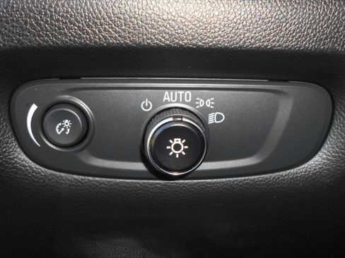 Used 2023 Chevrolet Traverse LT AWD/4WD image 16