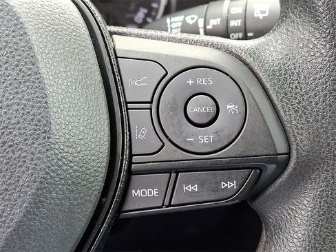 Used 2022 Toyota RAV4 XLE image 22