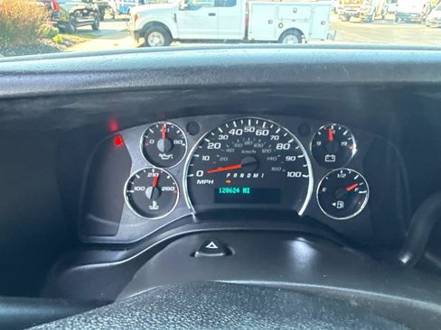 Used 2016 Chevrolet Express 2500 RWD image 15