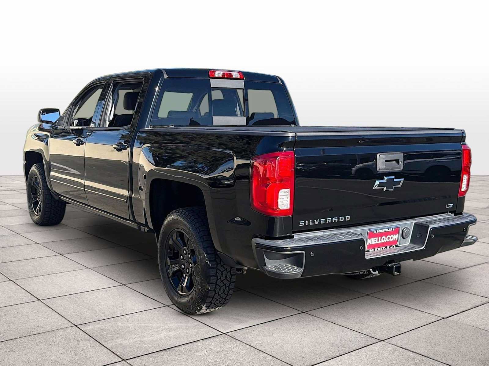Used 2018 Chevrolet Silverado 1500 LTZ Z71 w/ LTZ Plus Package AWD/4WD image 15