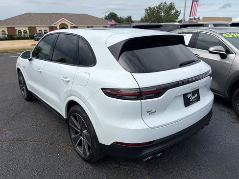 Used 2023 Porsche Cayenne AWD/4WD image 3