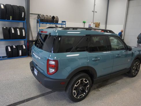 Used 2023 Ford Bronco Sport Outer Banks w/ Tech Package AWD/4WD image 4