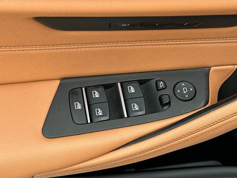 Used 2023 BMW 530e w/ Convenience Package image 13