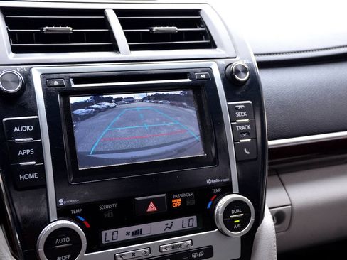 Used 2014 Toyota Camry XLE w/ Leather Package FWD image 17