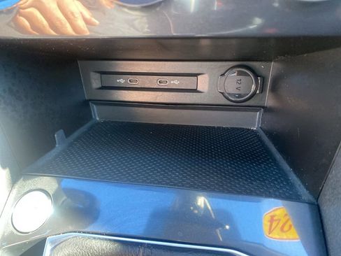 Used 2024 Volkswagen Tiguan SE image 27