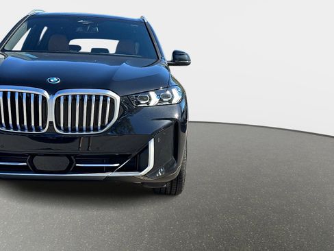 New 2026 BMW X5 xDrive50e w/ Climate Comfort Package image 9