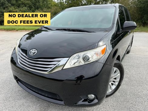 Used 2017 Toyota Sienna FWD image 1
